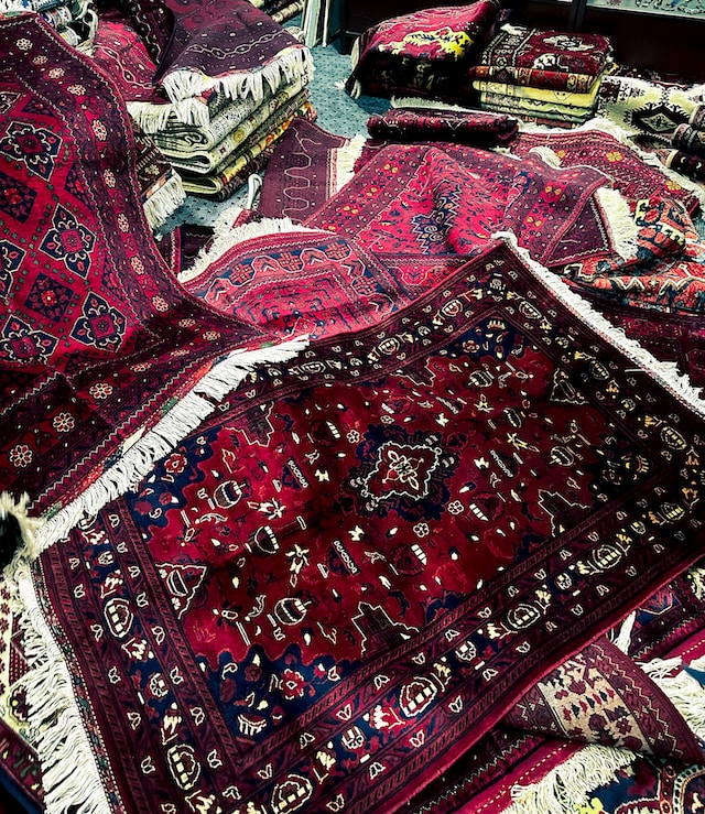 Discussion on the materials used in manufacturing large western rugs and their durability