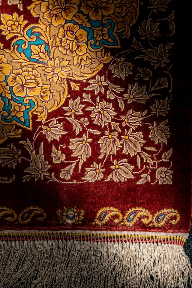 Role of Navajo women in preserving the art of rug weaving
